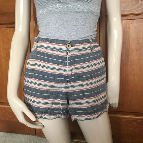 𝅺women’s British Khaki stripped light shorts - Picture 2 of 5